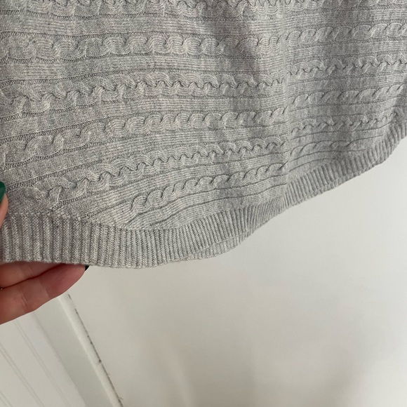 Market & Spruce Light Gray Women's lightweight Sweater in size medium 21” p2p - Picture 4 of 8